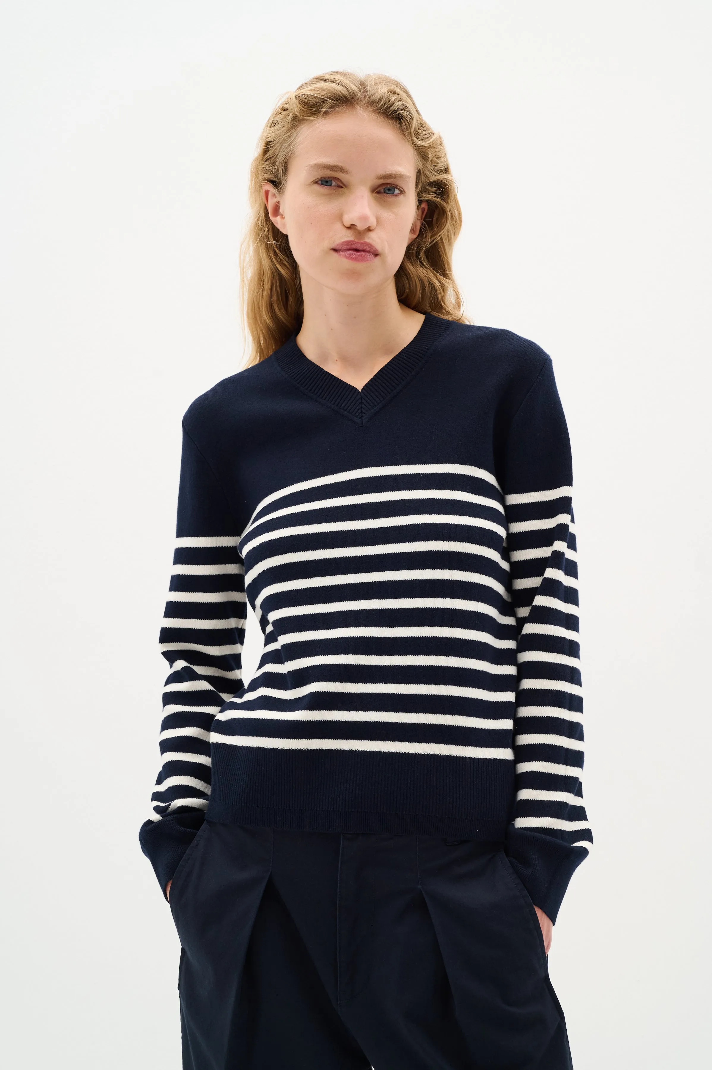 INW30110297 Wallis V-Neck Pullover